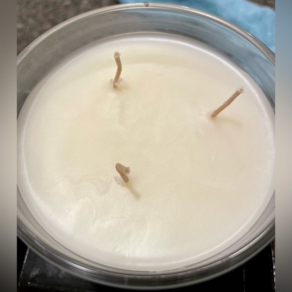 😴 AVON CANDLES Retired RARE Limited Edition 3 Varieties Coconut~ Waffle ~ Violet - Picture 7 of 7